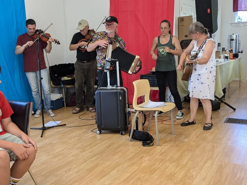 Bal de Maison playing